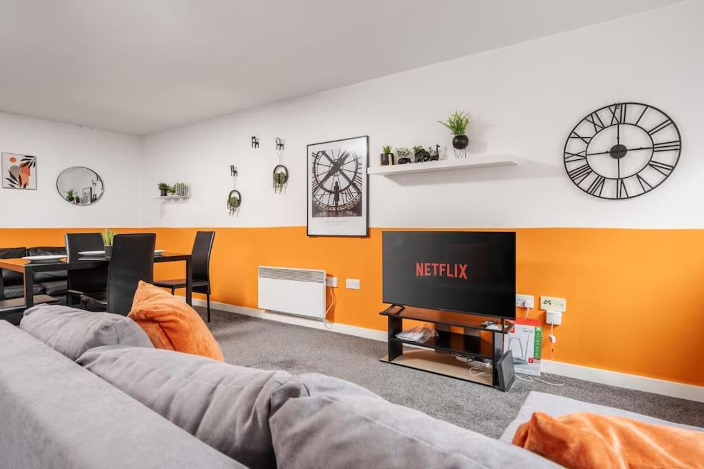 Apartment Centre Balcony Living *