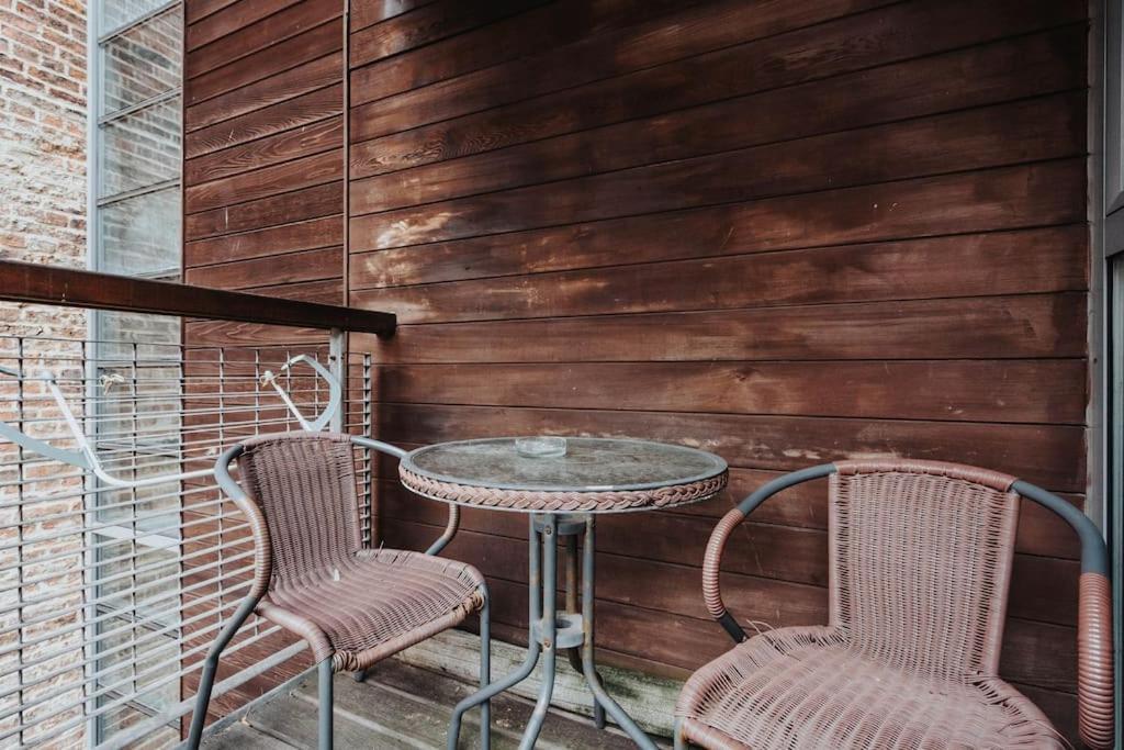 Apartment Centre Balcony Living